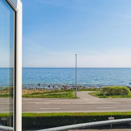 Appartamento Juna - 50m From The Sea By Interhome